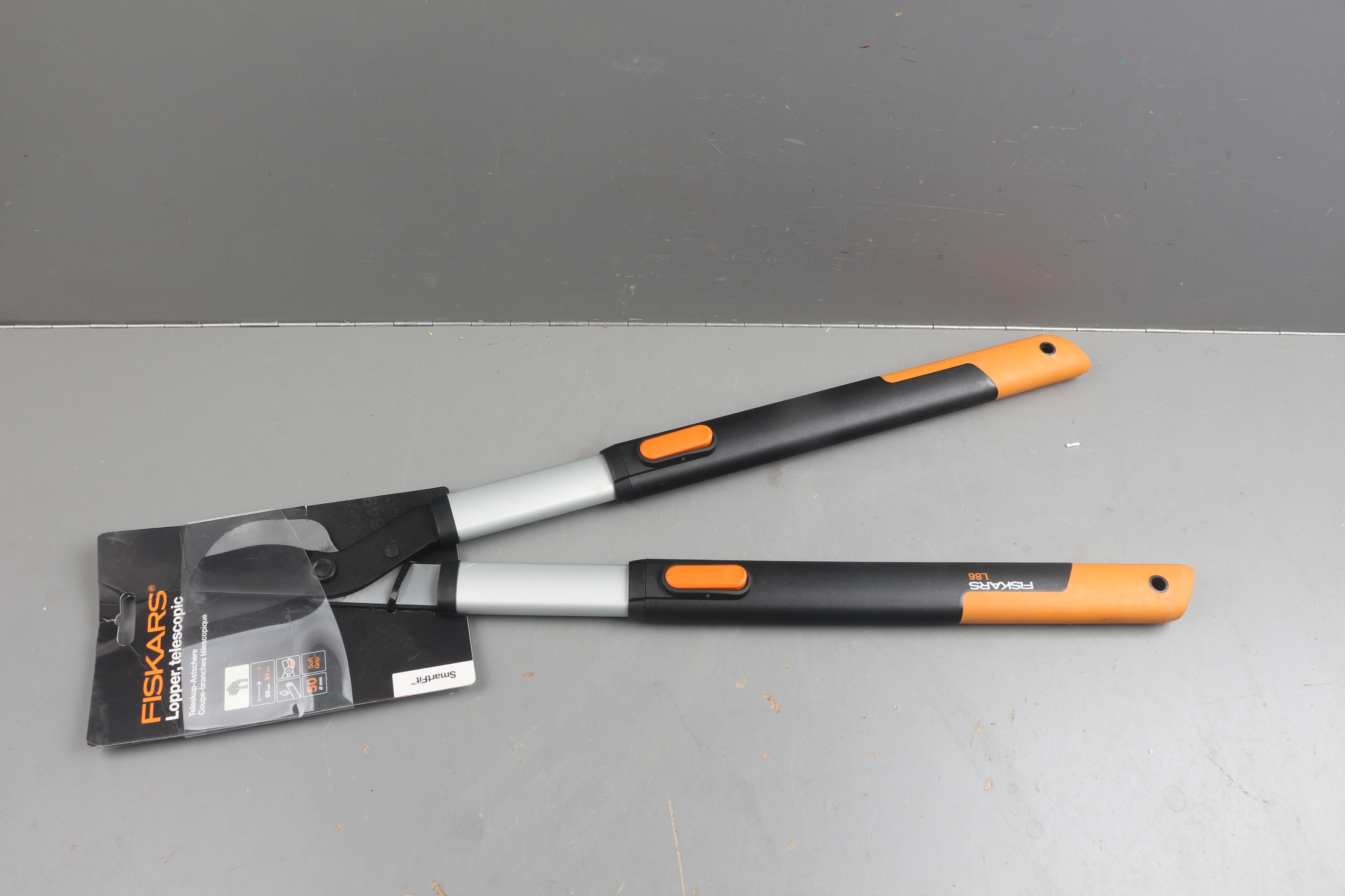 Сучкорез контактный телескопический L86 FISKARS SmatrFit уцененный (0126345212) - фото1 Сучкорез контактный телескопический L86 FISKARS SmatrFit уцененный (0126345212) - фото1