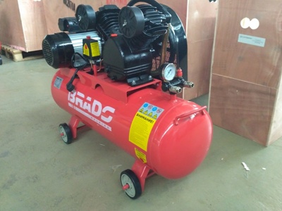 Воздушный компрессор Brado IBL2070A (до 300 л/мин, 8 атм, 70 л, 230 В, 2.2 кВт) фото-3 Воздушный компрессор Brado IBL2070A (до 300 л/мин, 8 атм, 70 л, 230 В, 2.2 кВт) фото-3