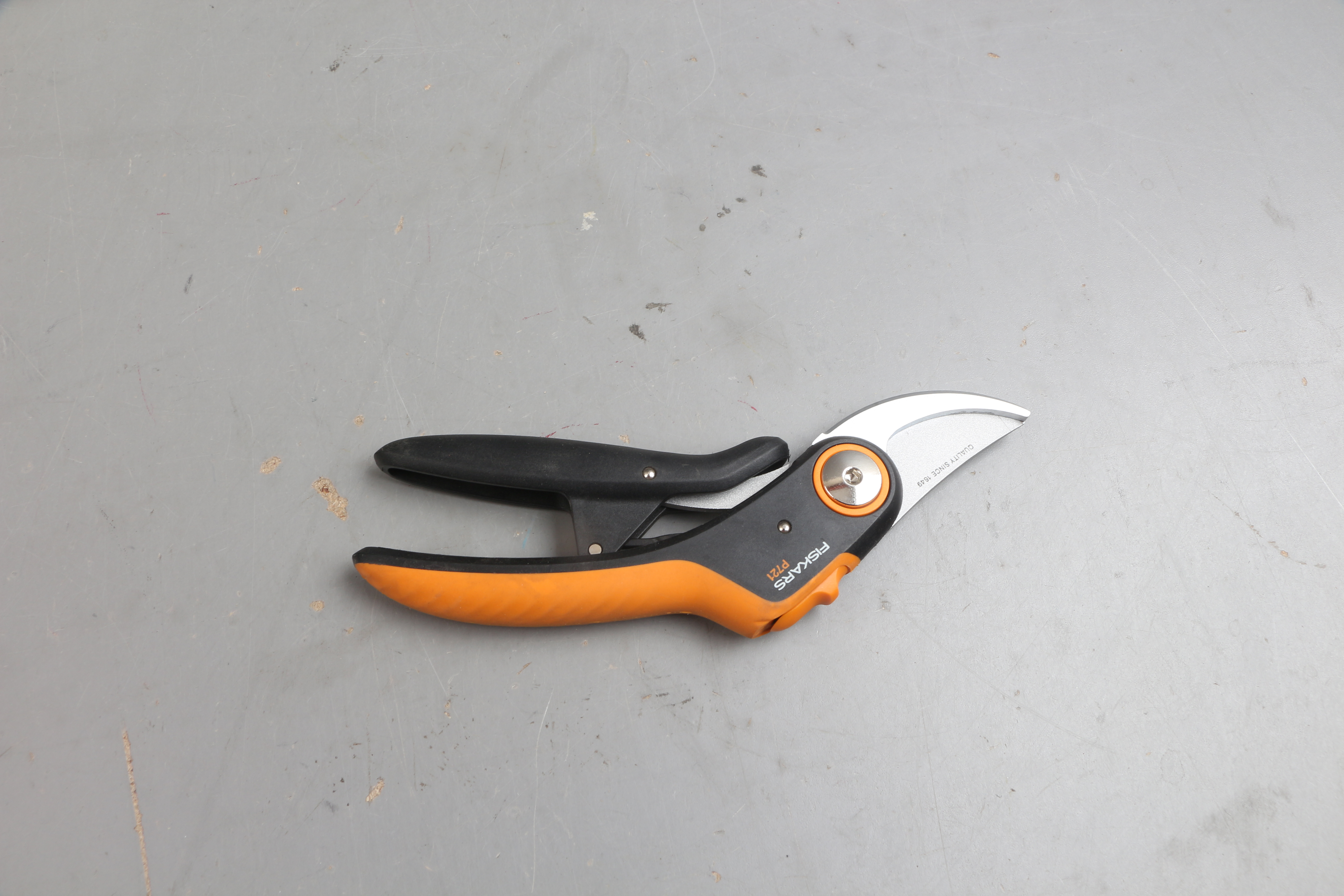 Секатор плоскостной FISKARS Plus PowerLever P721 уцененный (0758506068) Секатор плоскостной FISKARS Plus PowerLever P721 уцененный (0758506068)