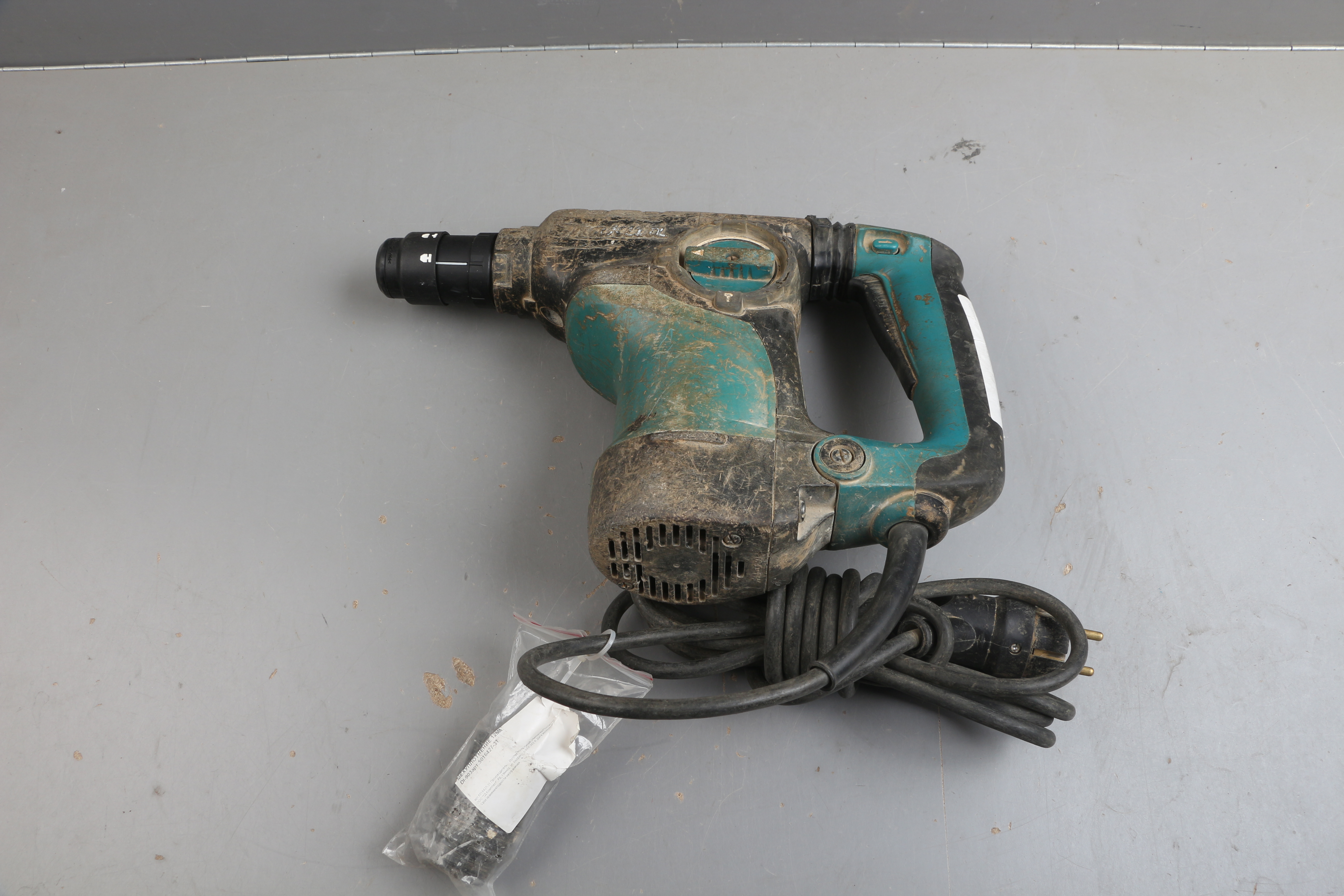 Перфоратор MAKITA HR 2811 F в чем. уцененный (1153219200) Перфоратор MAKITA HR 2811 F в чем. уцененный (1153219200)