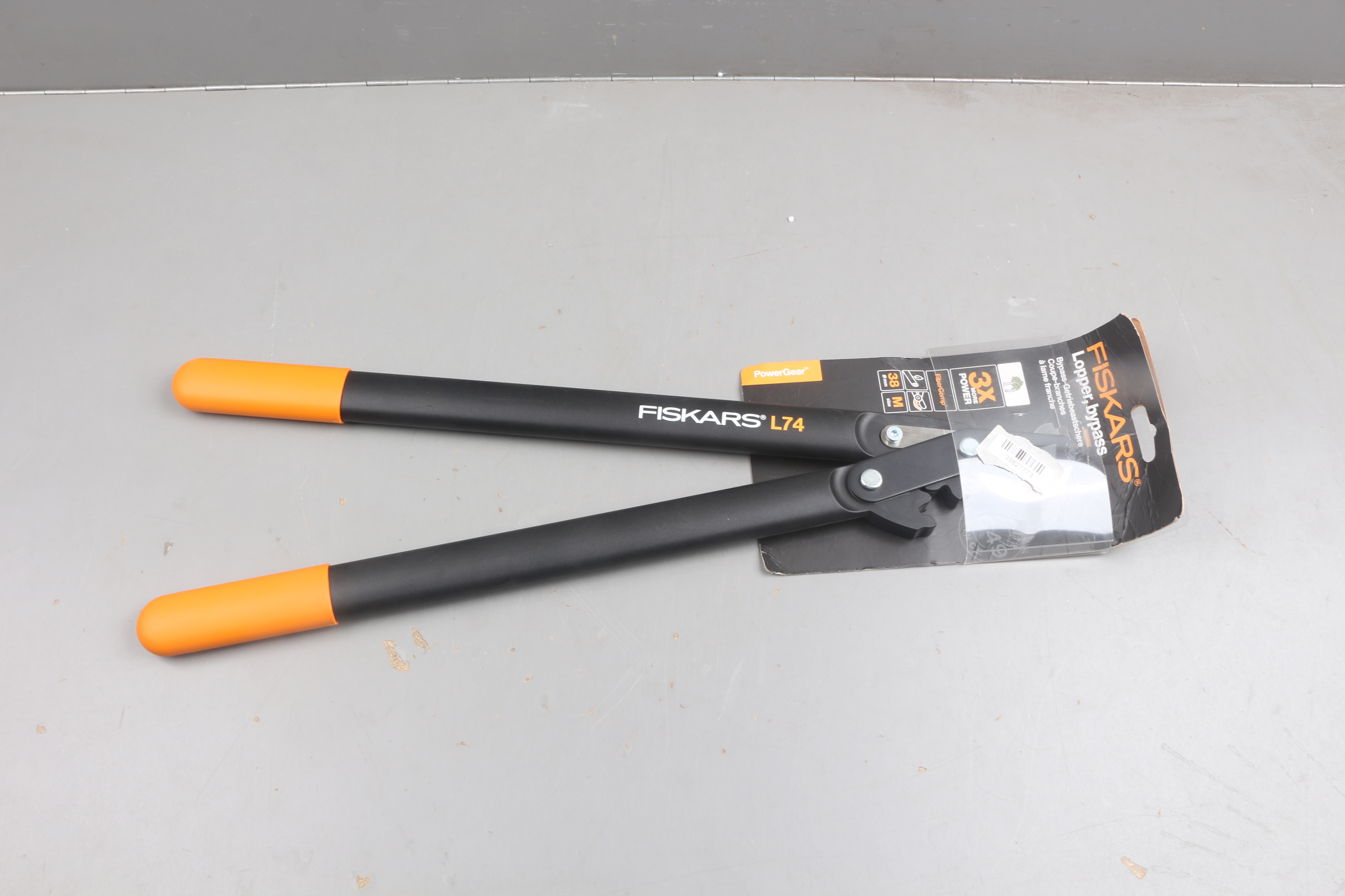 Сучкорез плоскостной L74 FISKARS PowerGear с загнутыми лезвиями средний уцененный (0015773184) - фото1